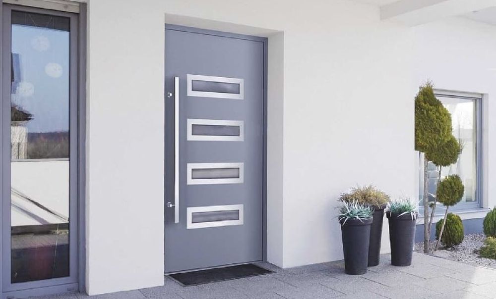 Алюминиевые двери в интерьере: современно и практично